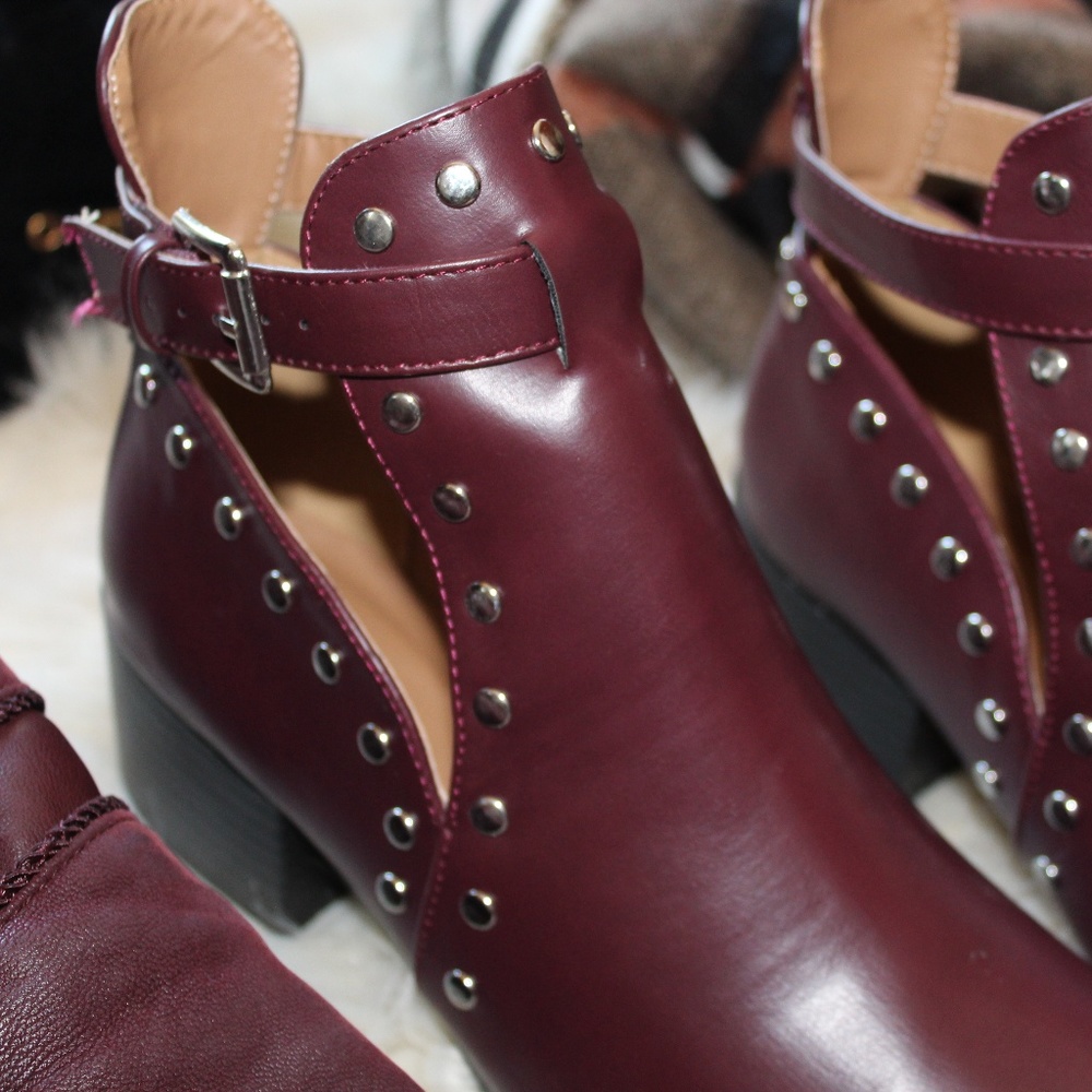 📣LAST PAIR//The Georgia// Burgundy cutout Bootie - Picture 5 of 7